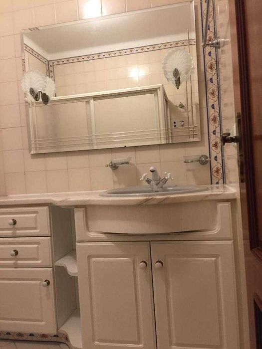 Loiça sanitaria e moveis de duas casas de banho completas -Cascais