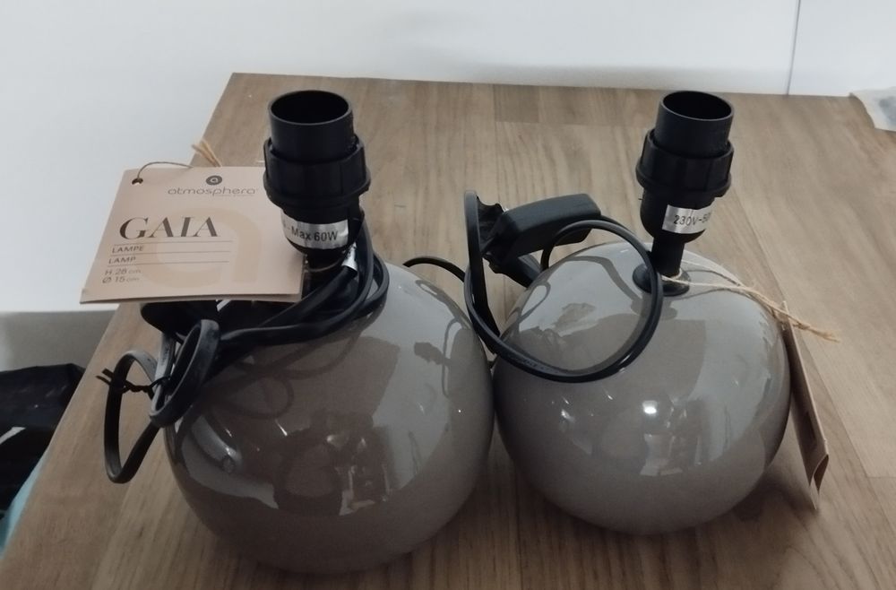Dois candeeiros de mesa