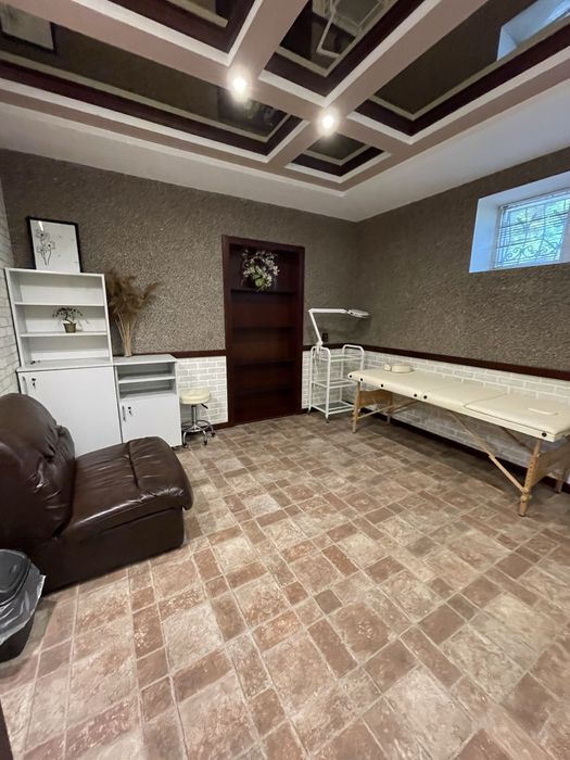 Продаж Комерційного приміщення з ремонтом, басейном. Центральний парк