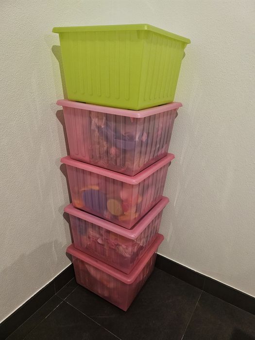 Caixas com rodinhas para arrumação de brinquedos