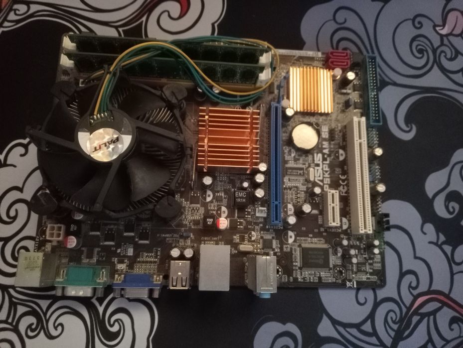 материнська плата + процессор + оперативна пам'ять + куллер