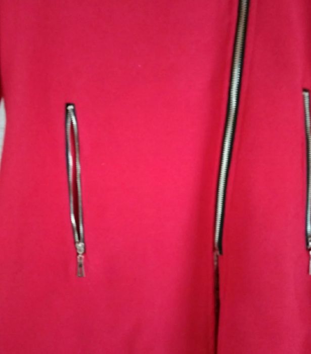 Nowy czerwony płaszcz zimowy