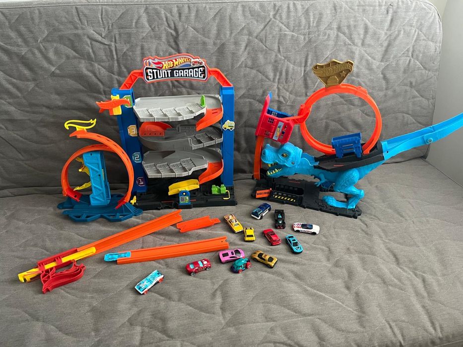 Hot wheels city garaż plus pętla T-rex plus tory plus auta