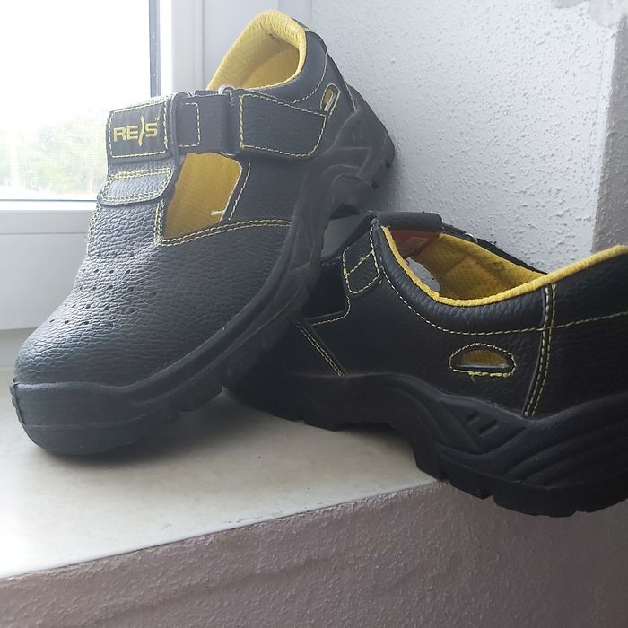 Buty robocze że stalowym czubkiem