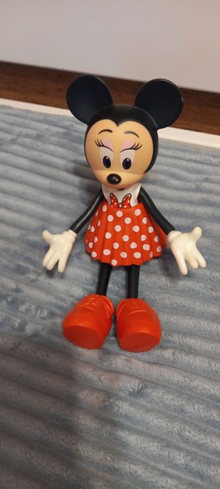 Мінні Маус в одязі