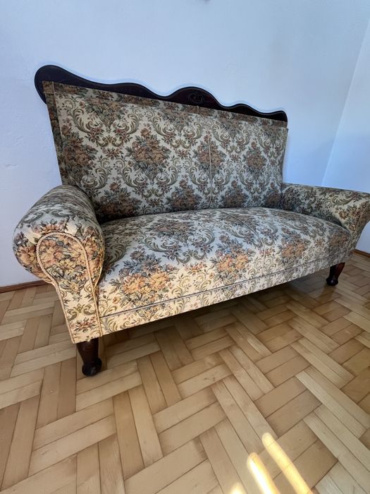 Kanapa w stylu secesyjnym