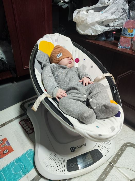 Заколисуючий центр 4moms