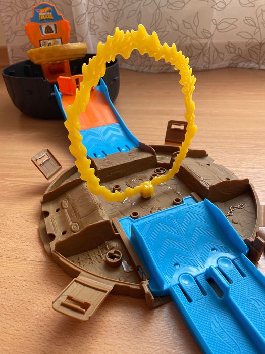 Hot Wheels Monster Trucks roda