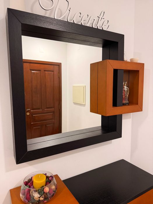 Consola e espelho de entrada