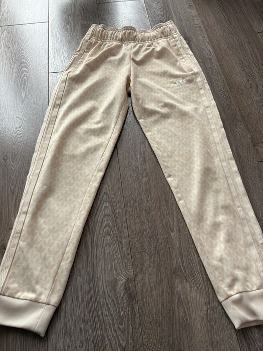 Spodnie dresowe dla dziewczynki adidas 140