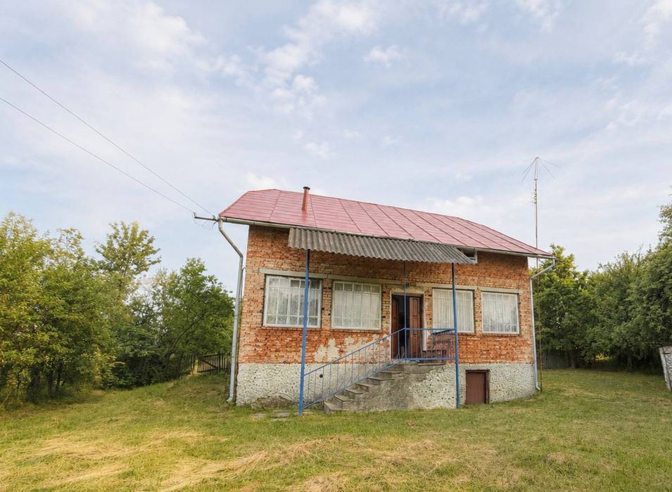Продаж цегляного будинку в Нижніх Гаях