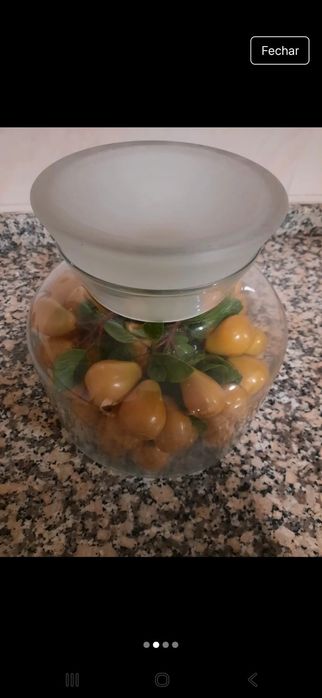 Peça de decoração para cozinha em bom estado