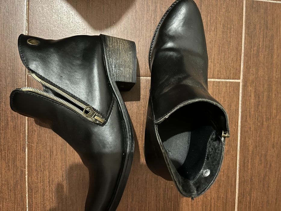 Botas senhora em pele quentinhas em ótimas condições usados