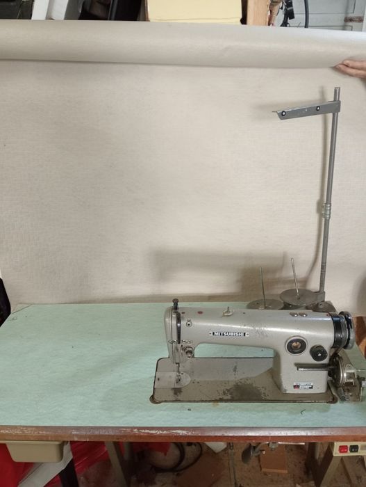Máquina costura Mitsubishi disponível