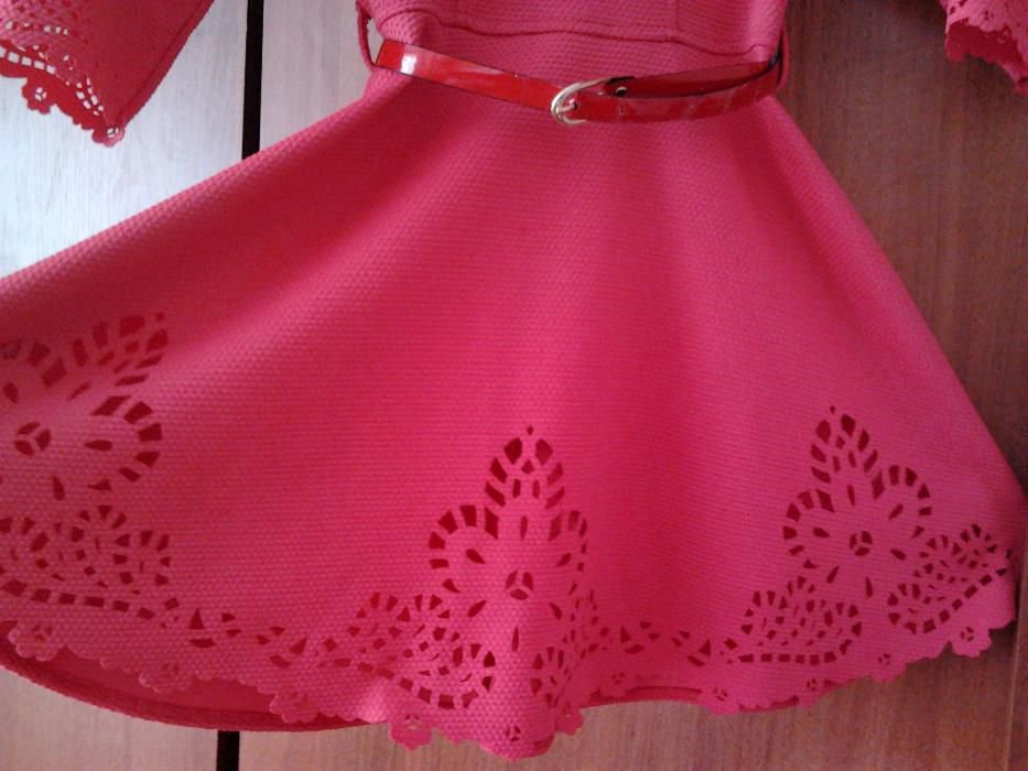 продам новое нарядное платье на девочку