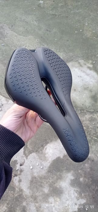 Сідло велосипедне