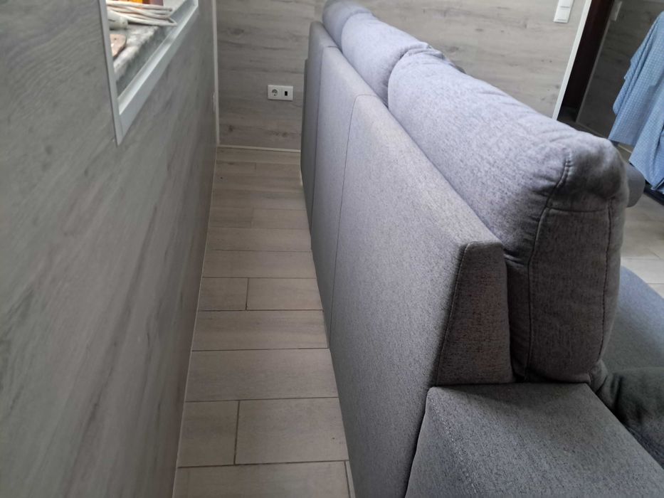 Sofá Chaise Long em estado novo.