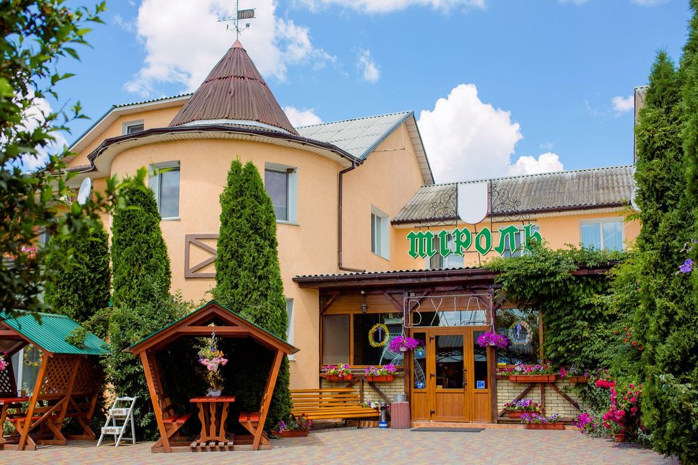 Готель Гайсин «Тіроль» / Гайсин подобово