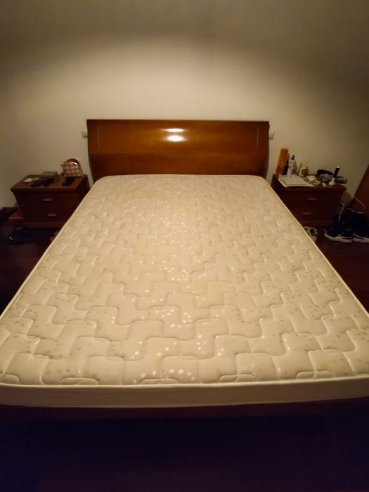 Cama de casal + Estrado em Cerejeira