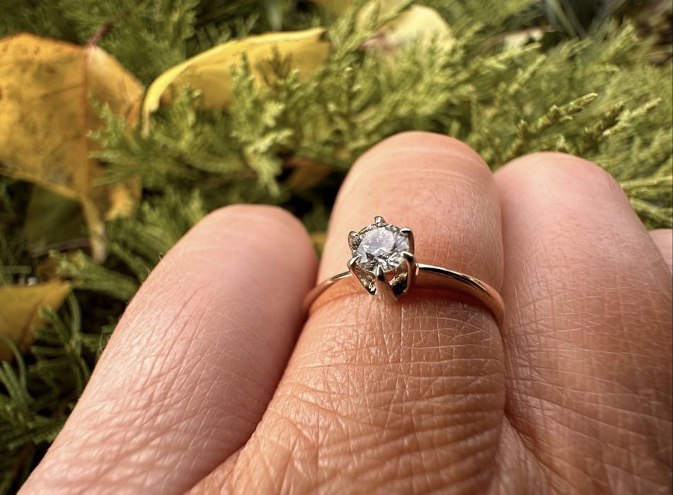 Золота каблучка,кольцо с бриллиантом,3,8 мм(0,21 ct.) 5/4, 17,8 розмір