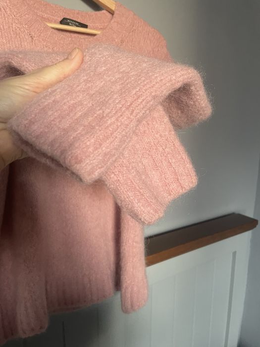 Джемпер Weekend MaxMara p.M-L, в составе шерсть 39%, мохер 40%.