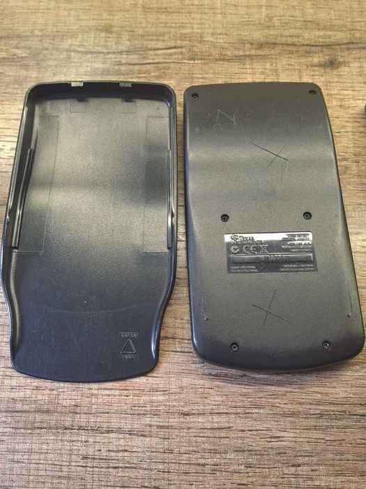 три калькулятора: Texas Instruments TI-30X Pro Mathprint Scientific & Texas Instruments TI-30 ECO RS