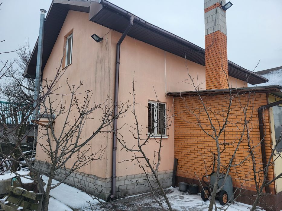 Здається в довгострокову оренду 2х поверховий дім в с. Обухівка