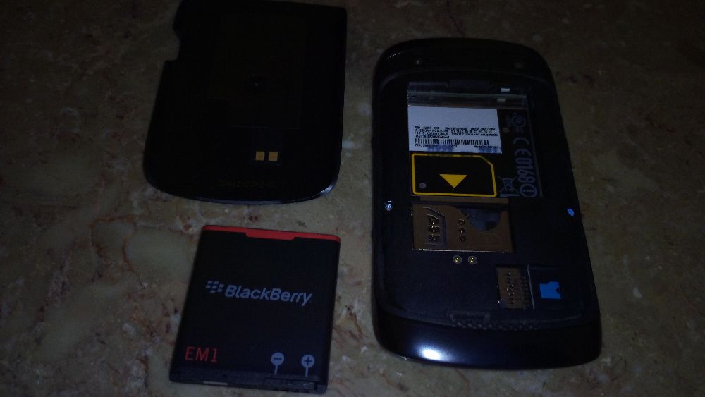 Lote dois telemóveis Blackberry, STL100-2 e 9360