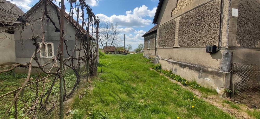 Житловий будинок на головній дорозі