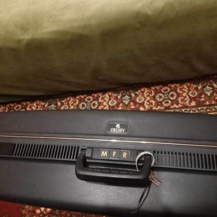 валіза дорожня б/в