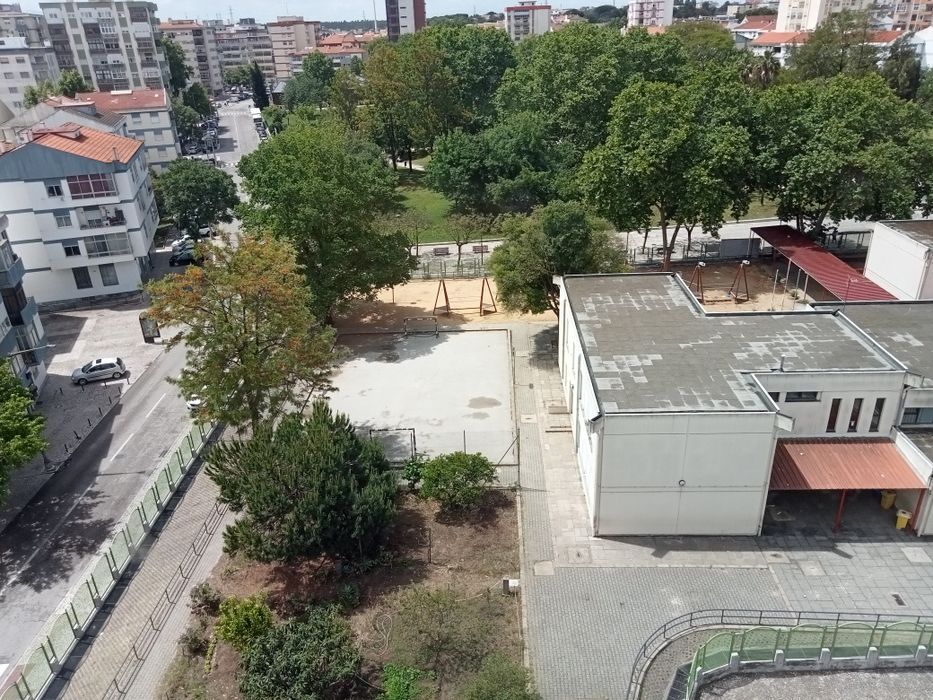 quarto grande bem localizado