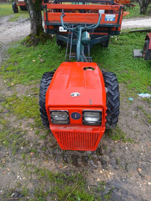 Vendo ou troco trator de varais 4x4