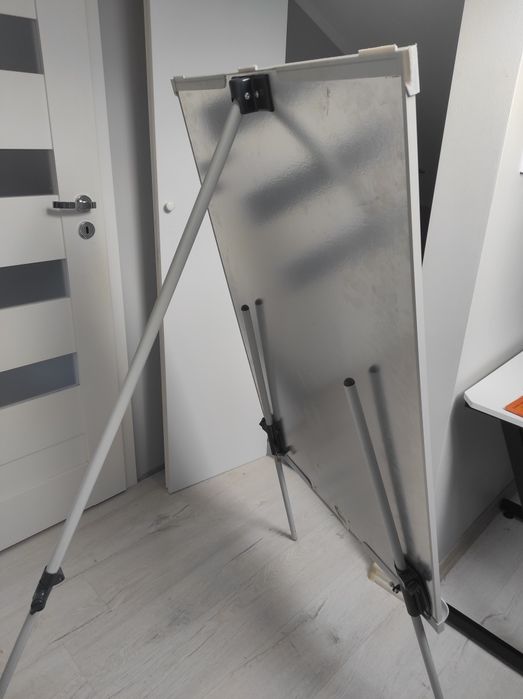 Tablica suchoscierna Flipchart biurowa samo stojąca  70x100