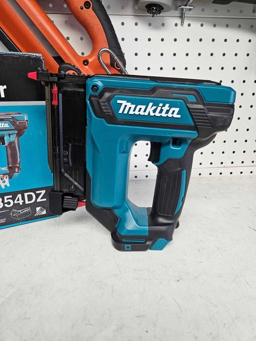 Sztyfciarka Makita PT354DZ CXT 12V bez aku