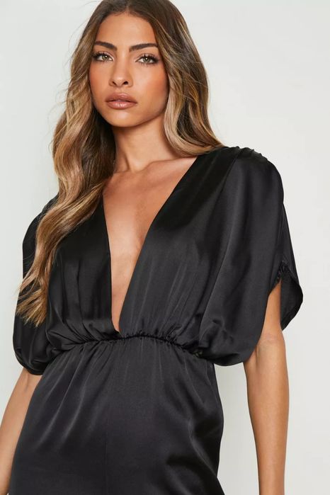 Жіночий чорний сатиновий максі комбінезон з широкими штанами від Booho