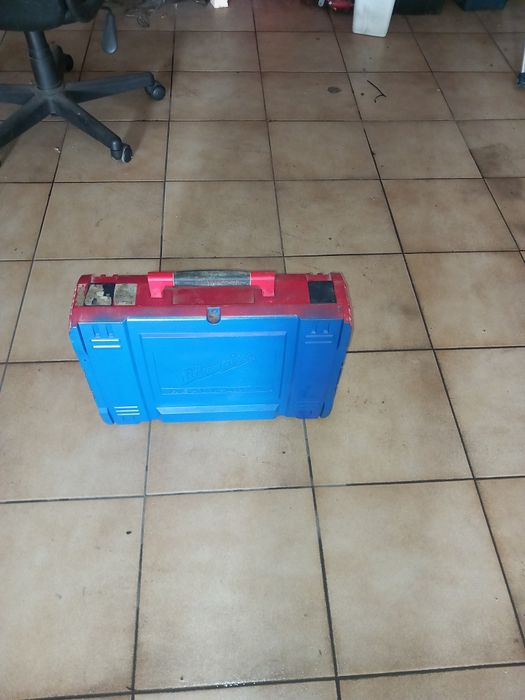 Vendo aparafusadora da milwaukee está trabalhar bem