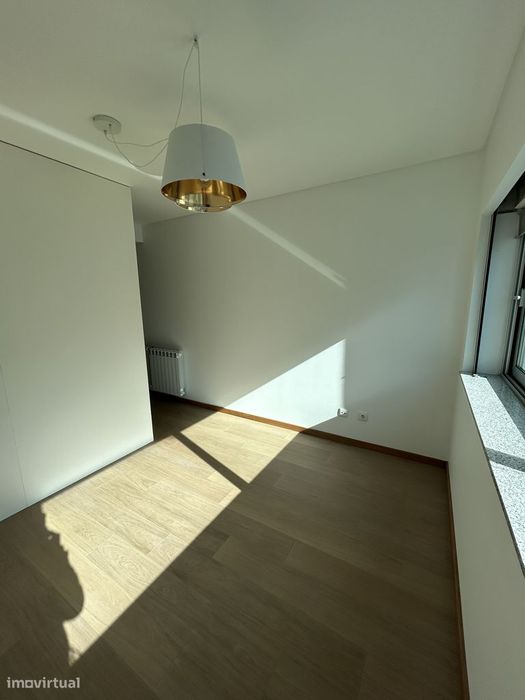 Apartamento T2 com Varanda e Garagem em Aveiro