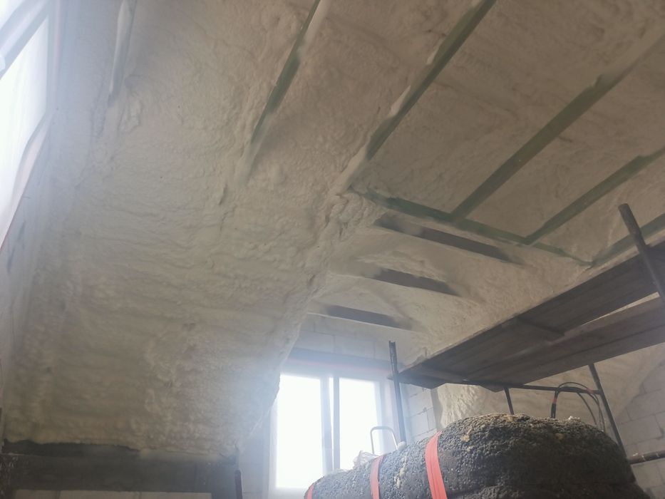 Piana Pur ocieplenie poddasza izolacja pianką RATY , ocieplanie pianą