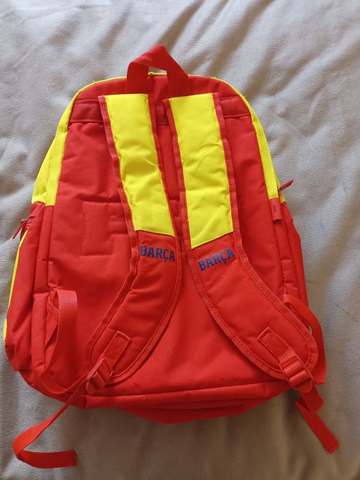 Plecak miejski fcbw jaskrawych kolorach.