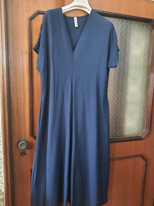 Vestido solto com bolsos