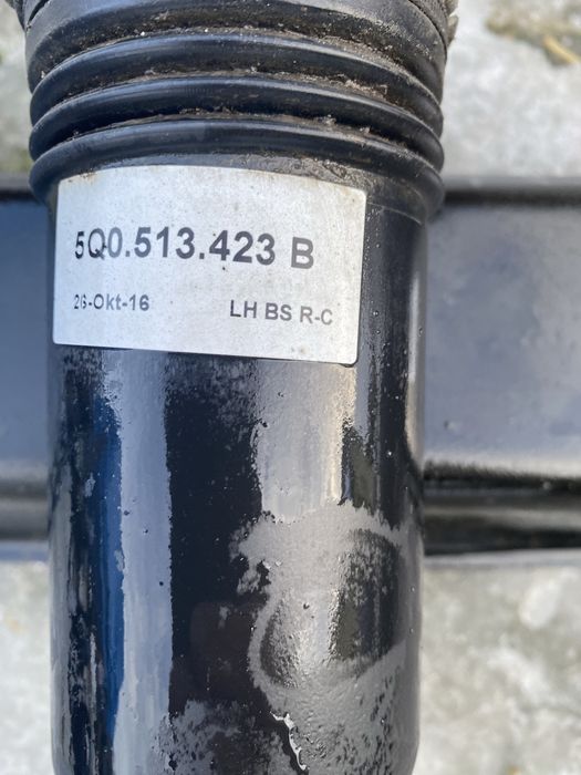 Балка 5Q0199315Q Цапфа  skoda octavia A7 VW golf 7 5q0501115