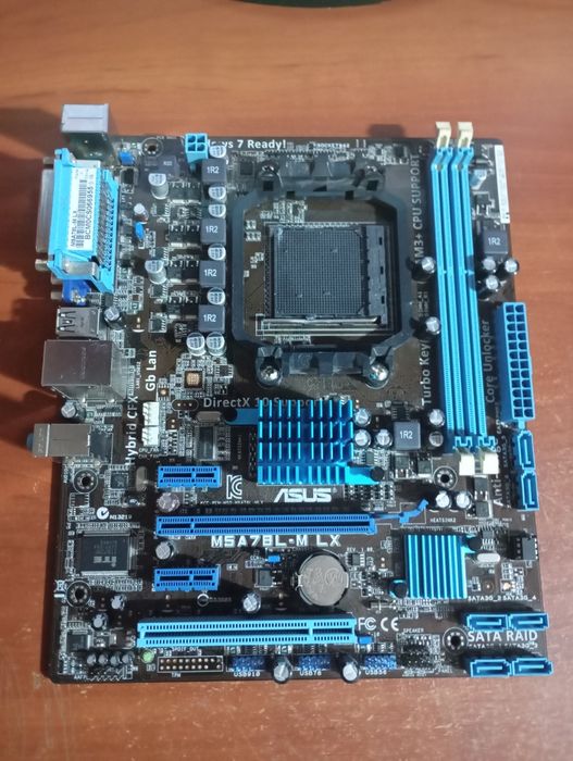 Материнська плата від асус