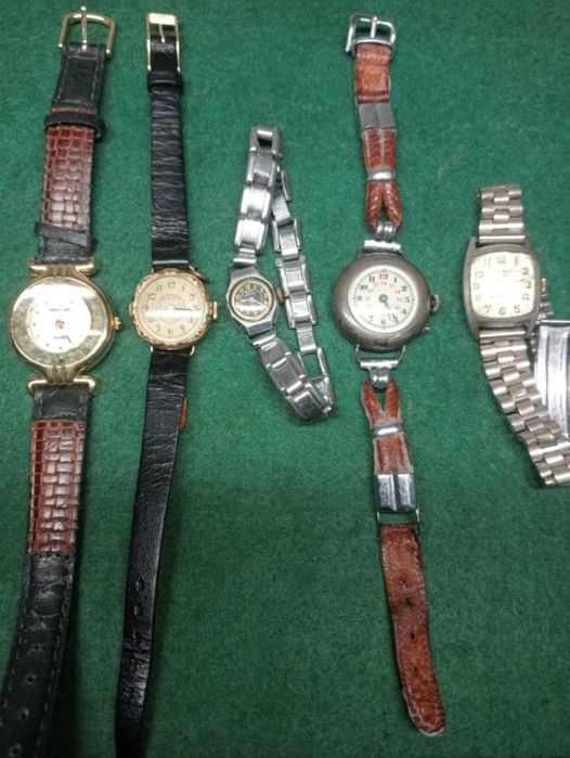 Conjunto de relógios antigos