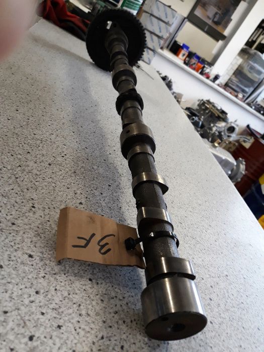 Wałek rozrządu - silnik Toyota 3F