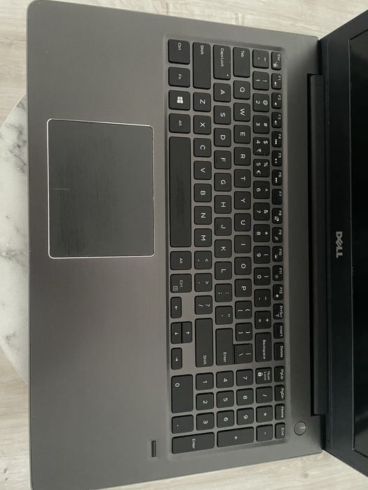 Laptop Dell Vostro 5568 i5 , 8gb ram , 256 ssd