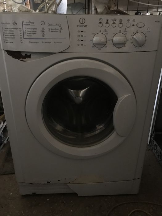 Продам пральну машину Indesit на запчастини
