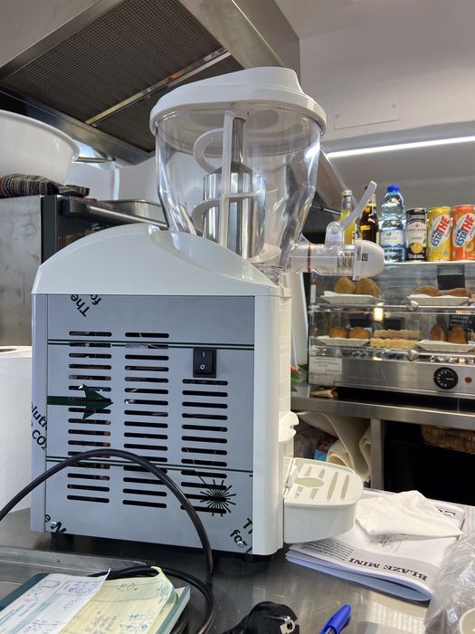 Maquina de bebidas geladas Blaze 2l