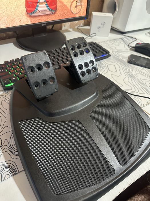 Продам Игровой Руль Logitech Momo Racing