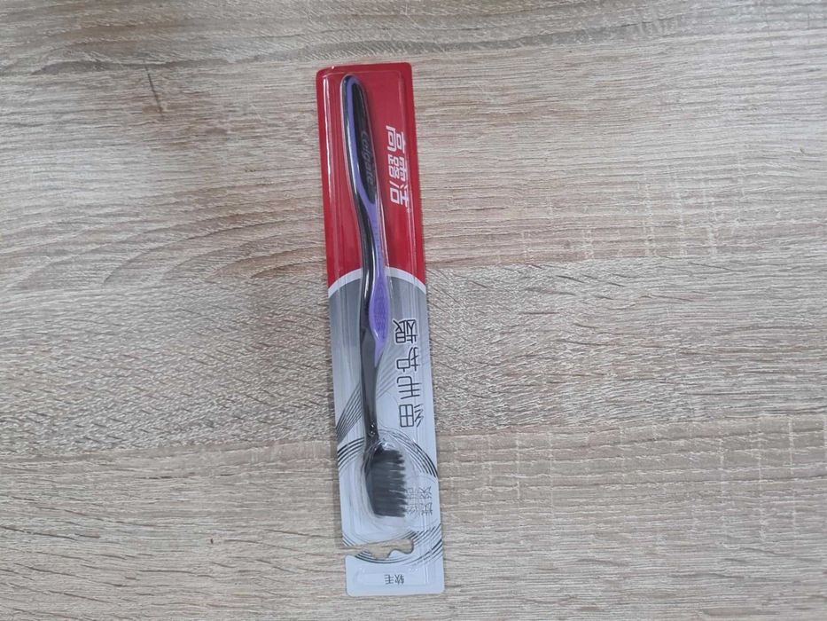 Szczoteczka do zębów Colgate High Density Charcoa