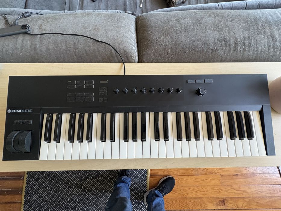 Teclado midi Komplete kontrol A49